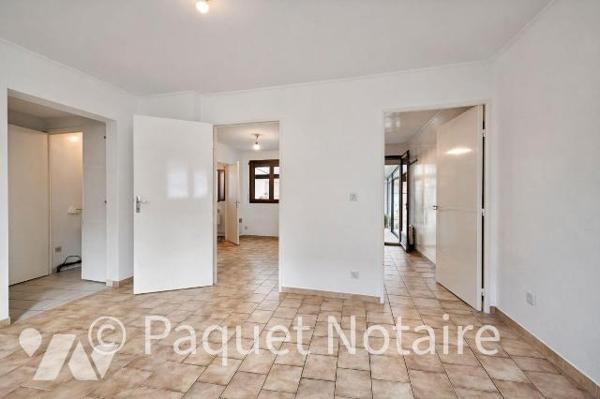 Secteur Vouël, proche D1
Ideal investisseur 
Maison plein pied comprenant entrée, WC, séjour,...