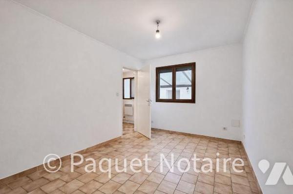 Secteur Vouël, proche D1
Ideal investisseur 
Maison plein pied comprenant entrée, WC, séjour,...