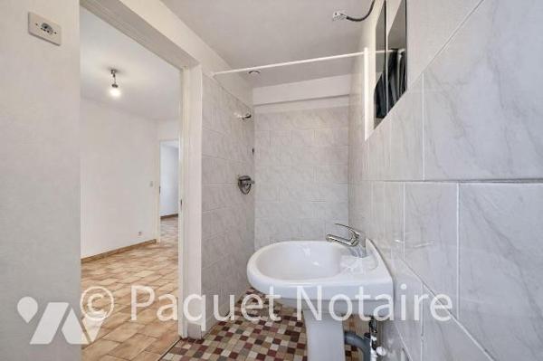 Secteur Vouël, proche D1
Ideal investisseur 
Maison plein pied comprenant entrée, WC, séjour,...