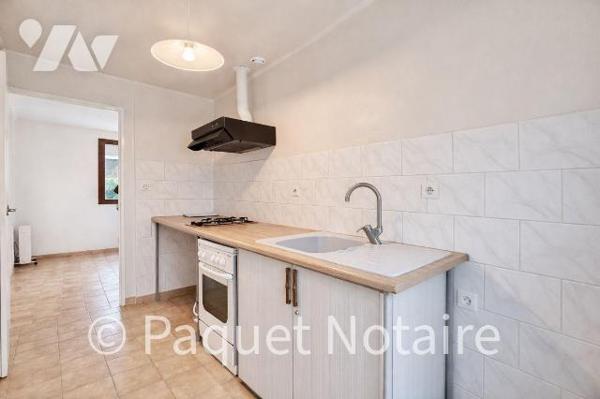 Secteur Vouël, proche D1
Ideal investisseur 
Maison plein pied comprenant entrée, WC, séjour,...
