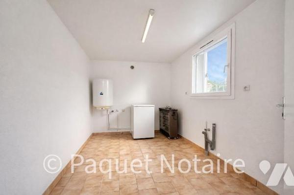 Secteur Vouël, proche D1
Ideal investisseur 
Maison plein pied comprenant entrée, WC, séjour,...