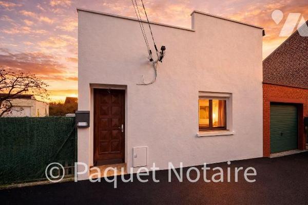 Secteur Vouël, proche D1
Ideal investisseur 
Maison plein pied comprenant entrée, WC, séjour,...