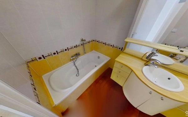 Appartement à vendre    5 pièces • 131,72 m2 Lyon 6