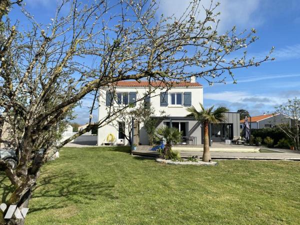 SAINT MATHURIN Maison de 156m² avec piscine