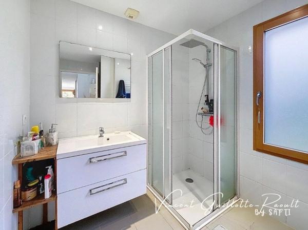 Appartement T3 64m² - Vendu nu, libre de locataire, idéal pour une résidence principale  - 1 place de stationnement