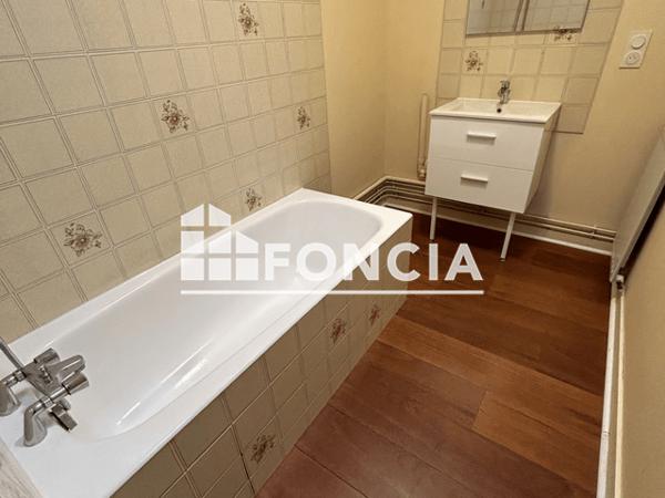 Location Appartement 2 pièces 51.87 m² - 39 RUE SAINT-ANDRE Niort 79000
