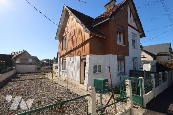 Exclusivité,
Maison semi-individuelle, 2 chambres, terrain.