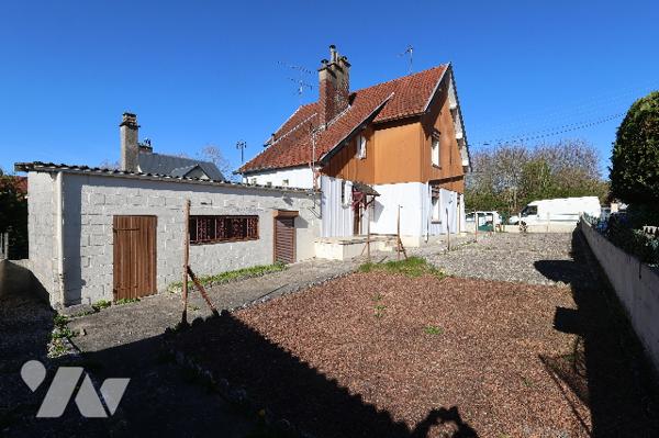 Exclusivité,
Maison semi-individuelle, 2 chambres, terrain.