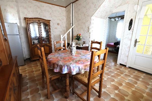 Exclusivité,
Maison semi-individuelle, 2 chambres, terrain.