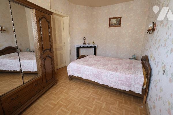 Exclusivité,
Maison semi-individuelle, 2 chambres, terrain.