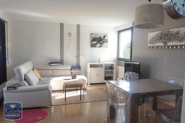 Appartement à louer 3 pièces 75.8m²