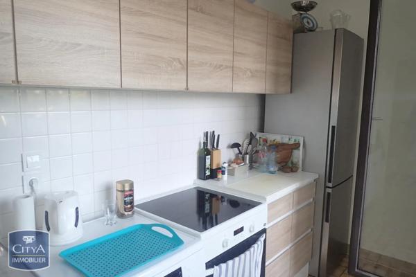 Appartement à louer 3 pièces 75.8m²