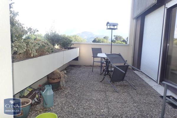 Appartement à louer 3 pièces 75.8m²