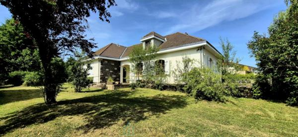 DEMEURE FAMILIALE A TRES FORT POTENTIEL