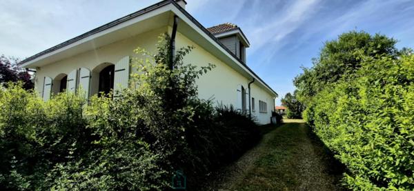 DEMEURE FAMILIALE A TRES FORT POTENTIEL