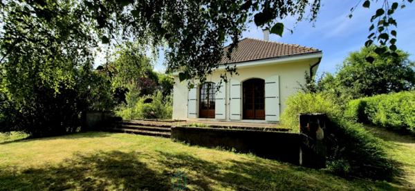 DEMEURE FAMILIALE A TRES FORT POTENTIEL