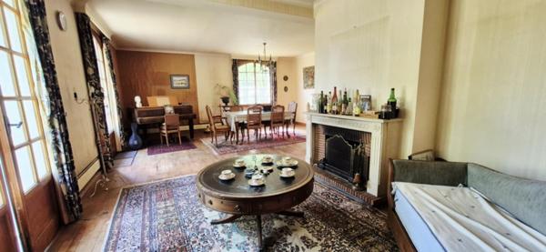 DEMEURE FAMILIALE A TRES FORT POTENTIEL