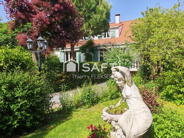 Belle maison familiale avec sous-sol total, garage et beaux volumes.