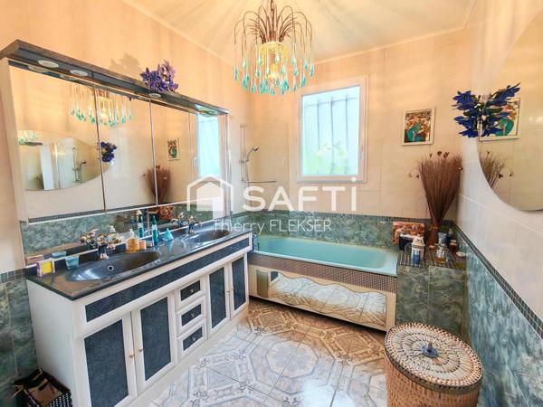 Belle maison familiale avec sous-sol total, garage et beaux volumes.