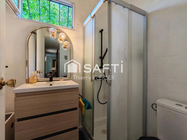 Belle maison familiale avec sous-sol total, garage et beaux volumes.