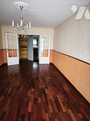 A vendre à LIMOGES (87) très bel ppartement T3 de 82 m2 avec balcon, situé à 5 minutes de la Pl...