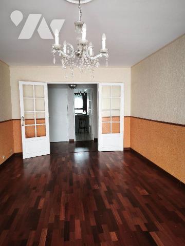 A vendre à LIMOGES (87) très bel ppartement T3 de 82 m2 avec balcon, situé à 5 minutes de la Pl...