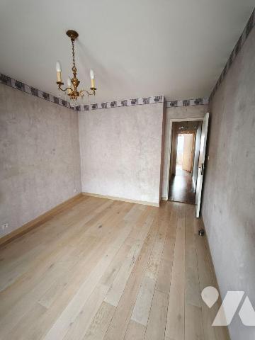 A vendre à LIMOGES (87) très bel ppartement T3 de 82 m2 avec balcon, situé à 5 minutes de la Pl...