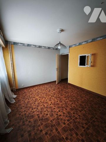 A vendre à LIMOGES (87) très bel ppartement T3 de 82 m2 avec balcon, situé à 5 minutes de la Pl...