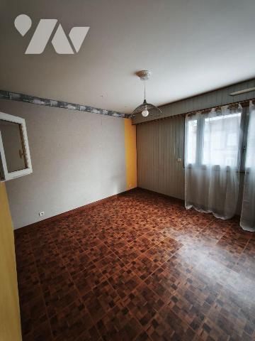 A vendre à LIMOGES (87) très bel ppartement T3 de 82 m2 avec balcon, situé à 5 minutes de la Pl...
