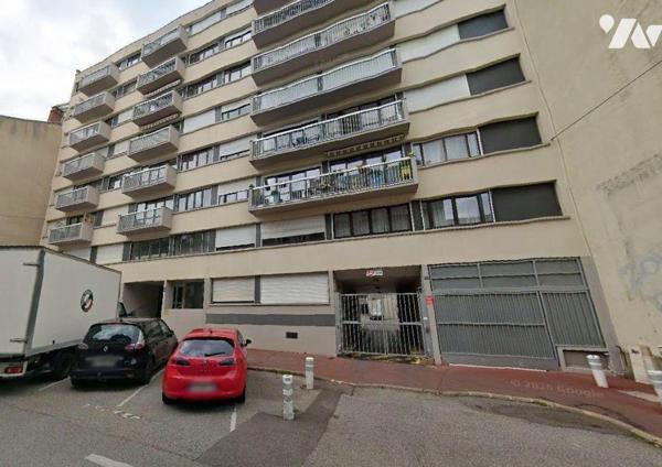 A vendre à LIMOGES (87) très bel ppartement T3 de 82 m2 avec balcon, situé à 5 minutes de la Pl...