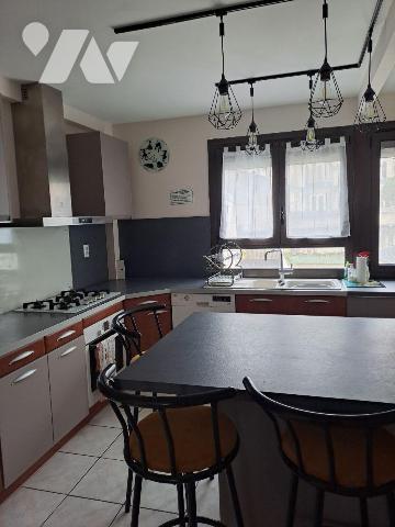 A vendre à LIMOGES (87) très bel ppartement T3 de 82 m2 avec balcon, situé à 5 minutes de la Pl...