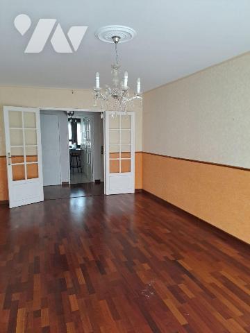 A vendre à LIMOGES (87) très bel ppartement T3 de 82 m2 avec balcon, situé à 5 minutes de la Pl...
