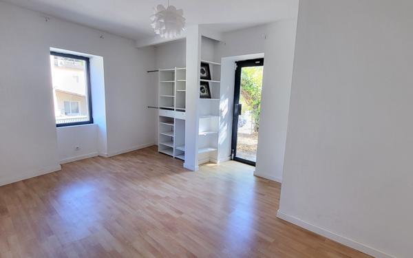 Maison à vendre    5 pièces • 145 m2 Laurac-en-Vivarais