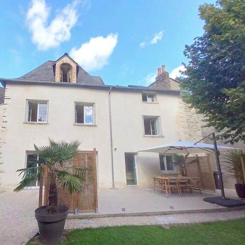 Maison centre-ville - Laval rive droite - 4/5 chambres - jardin - stationnement