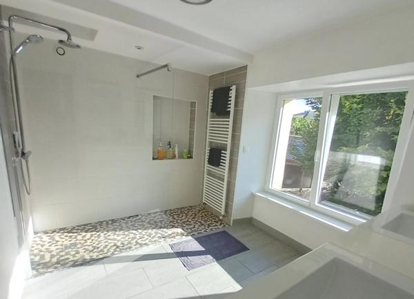 Maison centre-ville - Laval rive droite - 4/5 chambres - jardin - stationnement