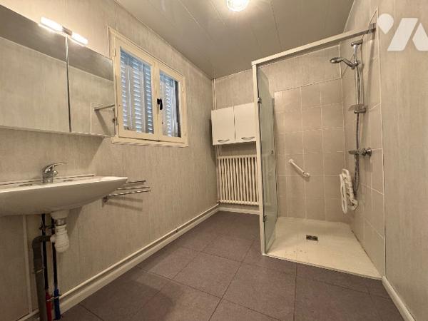 Maison avec jardin, garage et dépendances – Alençon, quartier des Promenades