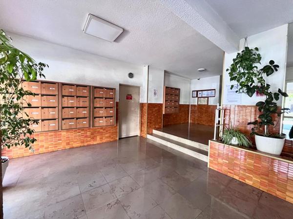 Magnifique appartement T2/T3 de 58 m² au 11 ème étage avec ascenseur d'une belle résidence propre et calme