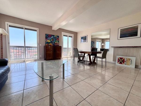 Magnifique appartement T2/T3 de 58 m² au 11 ème étage avec ascenseur d'une belle résidence propre et calme
