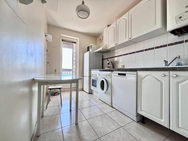 Magnifique appartement T2/T3 de 58 m² au 11 ème étage avec ascenseur d'une belle résidence propre et calme