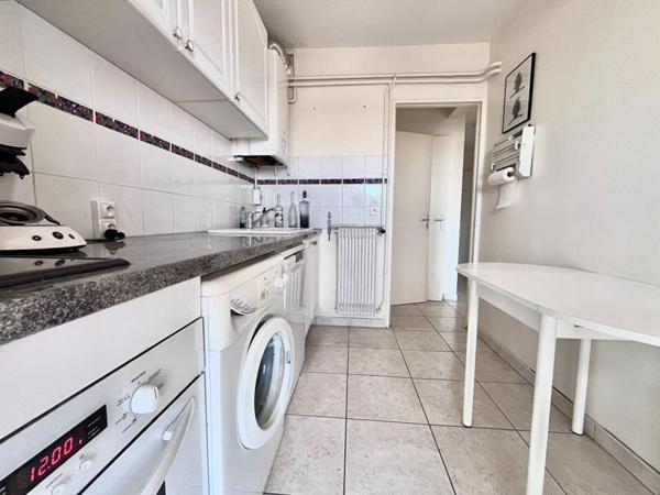 Magnifique appartement T2/T3 de 58 m² au 11 ème étage avec ascenseur d'une belle résidence propre et calme