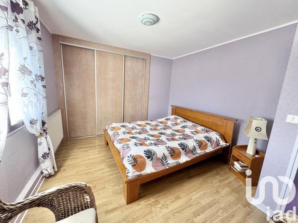 Maison traditionnelle 5 pièces de 149 m² à Sorbiers (42290)