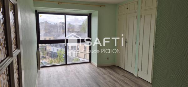 RARE À LA VENTE  ENSEMBLE DE DEUX APPARTEMENTS EN PLEIN CENTRE-VILLE DE MAYENNE