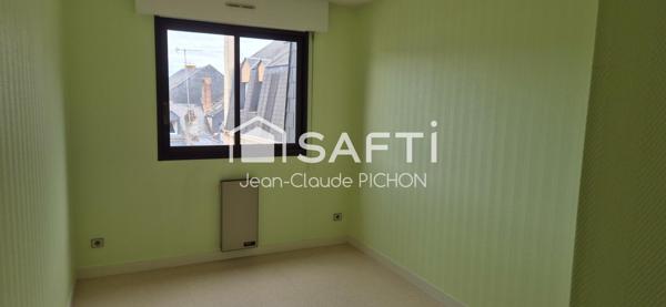 RARE À LA VENTE  ENSEMBLE DE DEUX APPARTEMENTS EN PLEIN CENTRE-VILLE DE MAYENNE
