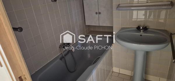 RARE À LA VENTE  ENSEMBLE DE DEUX APPARTEMENTS EN PLEIN CENTRE-VILLE DE MAYENNE