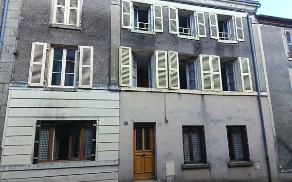 Maison à vendre    5 pièces •  Magnac-Laval