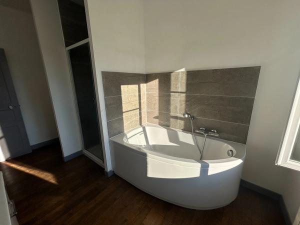Maison à vendre 6 pièces - dépendances et jardin