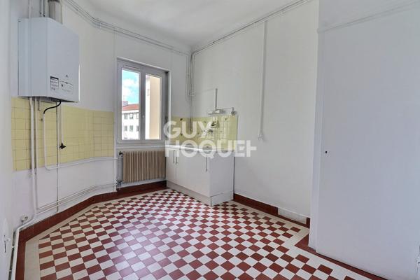 T2 en étage élevé - Rue de la Thibaudière / Quartier Saint-Louis