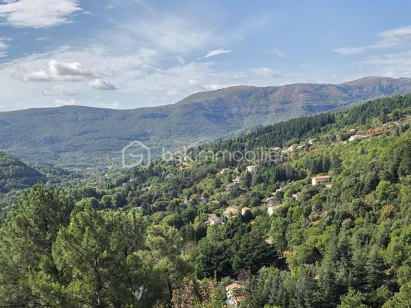 EXCLUISIVITE 
Vous souhaitez vivre dans un havre de paix, en plein cœur de la nature, avec une vue imprenable, plein sud, sur les Cévennes, à 10 minutes de toutes commodités, Le Vigan mais aussi à environ 1 h de Montpellier, je vous propose cette maison Située à Arphy dans le département du Gard,  cette maison des années 80, tout à fait originale et conviviale, de 130 m2 et ses 4 chambres, saura vous séduire et vous apportez le confort et l'originalité d'habiter un lieu hors du commun, habitable immédiatement, écoles, collège et Lycée, cinéma, hôpital à proximité.
Suivant les plans d'un architecte reconnu dans la région elle se compose :
D'une belle cuisine de qualité équipée ouverte sur le séjour, coin salon avec cheminée, pièce mansardée, 4 chambres, grande salle de bain, wc, cellier.
Grande terrasse couverte vue dégagée, sous-sol, 2 garages (16 et 25 m2).
Terrain en traversiers entièrement aménagé en jardins, superbes murs en pierre, avec accès à la piscine au milieu des arbres, chênes et autres.
Assainissement individuel. 
Chauffage bois (poêle Godin) et chaudière fuel mixte eau chaude et chauffage qui fonctionne très bien. Consommation 1500L/an.
Electricité : 80 euros/mois (Maison équipée double vitrage).
Toiture bon état et très bien isolée avec plancher en châtaignier.
Une maison agréable à vivre où vous poserez vos valises.