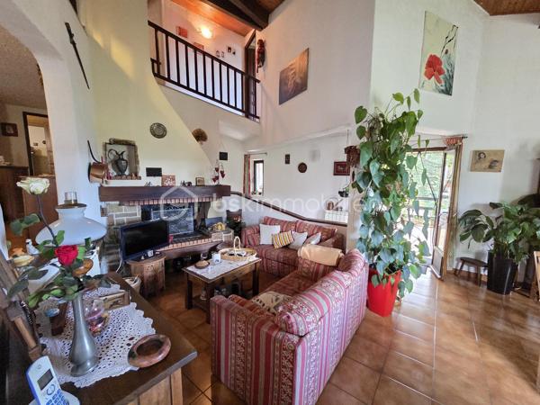 EXCLUISIVITE 
Vous souhaitez vivre dans un havre de paix, en plein cœur de la nature, avec une vue imprenable, plein sud, sur les Cévennes, à 10 minutes de toutes commodités, Le Vigan mais aussi à environ 1 h de Montpellier, je vous propose cette maison Située à Arphy dans le département du Gard,  cette maison des années 80, tout à fait originale et conviviale, de 130 m2 et ses 4 chambres, saura vous séduire et vous apportez le confort et l'originalité d'habiter un lieu hors du commun, habitable immédiatement, écoles, collège et Lycée, cinéma, hôpital à proximité.
Suivant les plans d'un architecte reconnu dans la région elle se compose :
D'une belle cuisine de qualité équipée ouverte sur le séjour, coin salon avec cheminée, pièce mansardée, 4 chambres, grande salle de bain, wc, cellier.
Grande terrasse couverte vue dégagée, sous-sol, 2 garages (16 et 25 m2).
Terrain en traversiers entièrement aménagé en jardins, superbes murs en pierre, avec accès à la piscine au milieu des arbres, chênes et autres.
Assainissement individuel. 
Chauffage bois (poêle Godin) et chaudière fuel mixte eau chaude et chauffage qui fonctionne très bien. Consommation 1500L/an.
Electricité : 80 euros/mois (Maison équipée double vitrage).
Toiture bon état et très bien isolée avec plancher en châtaignier.
Une maison agréable à vivre où vous poserez vos valises.