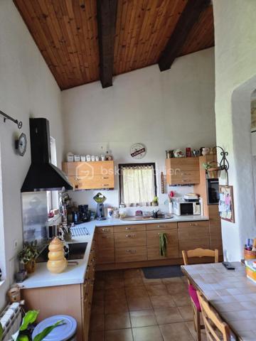 EXCLUISIVITE 
Vous souhaitez vivre dans un havre de paix, en plein cœur de la nature, avec une vue imprenable, plein sud, sur les Cévennes, à 10 minutes de toutes commodités, Le Vigan mais aussi à environ 1 h de Montpellier, je vous propose cette maison Située à Arphy dans le département du Gard,  cette maison des années 80, tout à fait originale et conviviale, de 130 m2 et ses 4 chambres, saura vous séduire et vous apportez le confort et l'originalité d'habiter un lieu hors du commun, habitable immédiatement, écoles, collège et Lycée, cinéma, hôpital à proximité.
Suivant les plans d'un architecte reconnu dans la région elle se compose :
D'une belle cuisine de qualité équipée ouverte sur le séjour, coin salon avec cheminée, pièce mansardée, 4 chambres, grande salle de bain, wc, cellier.
Grande terrasse couverte vue dégagée, sous-sol, 2 garages (16 et 25 m2).
Terrain en traversiers entièrement aménagé en jardins, superbes murs en pierre, avec accès à la piscine au milieu des arbres, chênes et autres.
Assainissement individuel. 
Chauffage bois (poêle Godin) et chaudière fuel mixte eau chaude et chauffage qui fonctionne très bien. Consommation 1500L/an.
Electricité : 80 euros/mois (Maison équipée double vitrage).
Toiture bon état et très bien isolée avec plancher en châtaignier.
Une maison agréable à vivre où vous poserez vos valises.